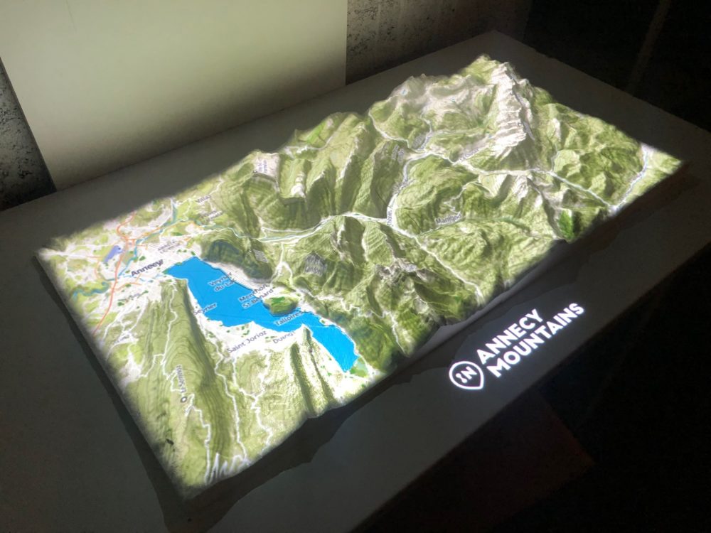 Carte relief animée Annecy Mountain