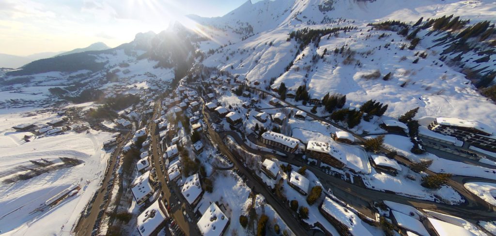 Vue aérienne du grand Bornand Chinaillon prise en drone